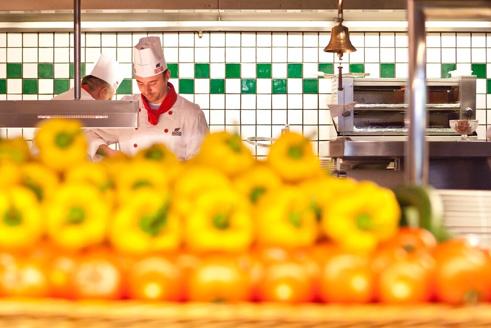 Hamburg Volksdorf Bunte Paprikas in der Küche eines BLOCK HOUSE Restaurants