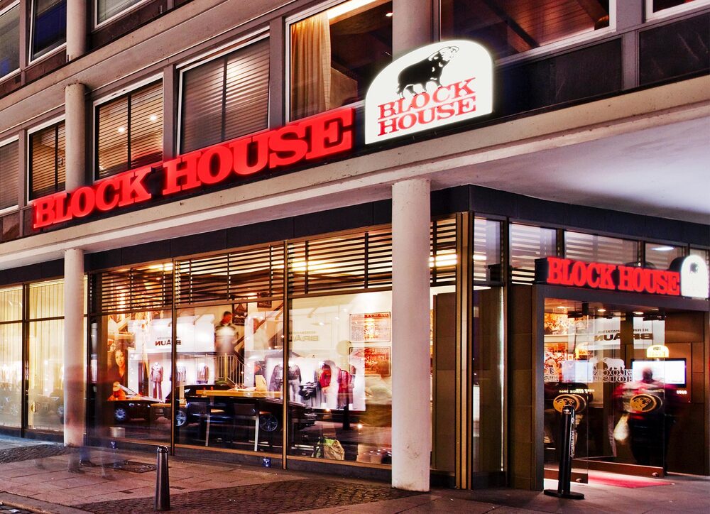 Unser BLOCK HOUSE Steakrestaurant am Jungfernstieg BLOCK HOUSE Restaurant am Jungfernstieg bei Nacht