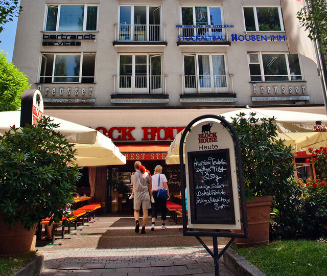 Eingang zum BLOCK HOUSE Restaurant in München