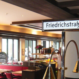 Berlin Friedrichstraße Innenraum des BLOCK HOUSE Restaurants in der Friedrichsstraße in Berlin