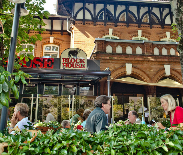 Außenansicht des BLOCK HOUSE Restaurants Othmarschen in Hamburg