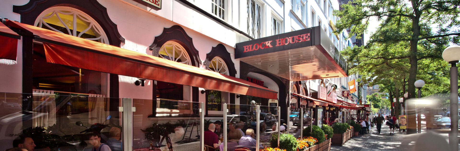 Hamburg Kirchenallee Außenansicht des BLOCK HOUSE Kirchenallee in Hamburg