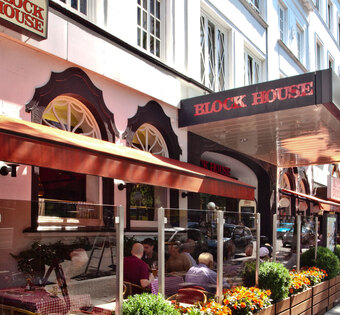 Hamburg Kirchenallee Außenansicht des BLOCK HOUSE Kirchenallee in Hamburg