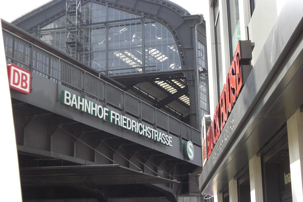 Berlin Friedrichstraße Das BLOCK HOUSE in der Friedrichstraße in Berlin gegenüber vom Bahnhof Friedrichstraße