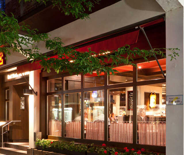 Kiel Das BLOCK HOUSE Restaurant in Kiel von Außen bei Nacht