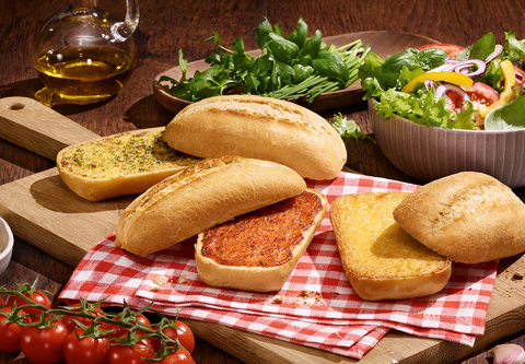 verschiedene BLOCK HOUSE Brote und Salate